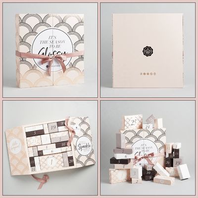 Circle Digital Printing Packaging Box CMYK / Pantone / Spot Color With Hanger / Magnet